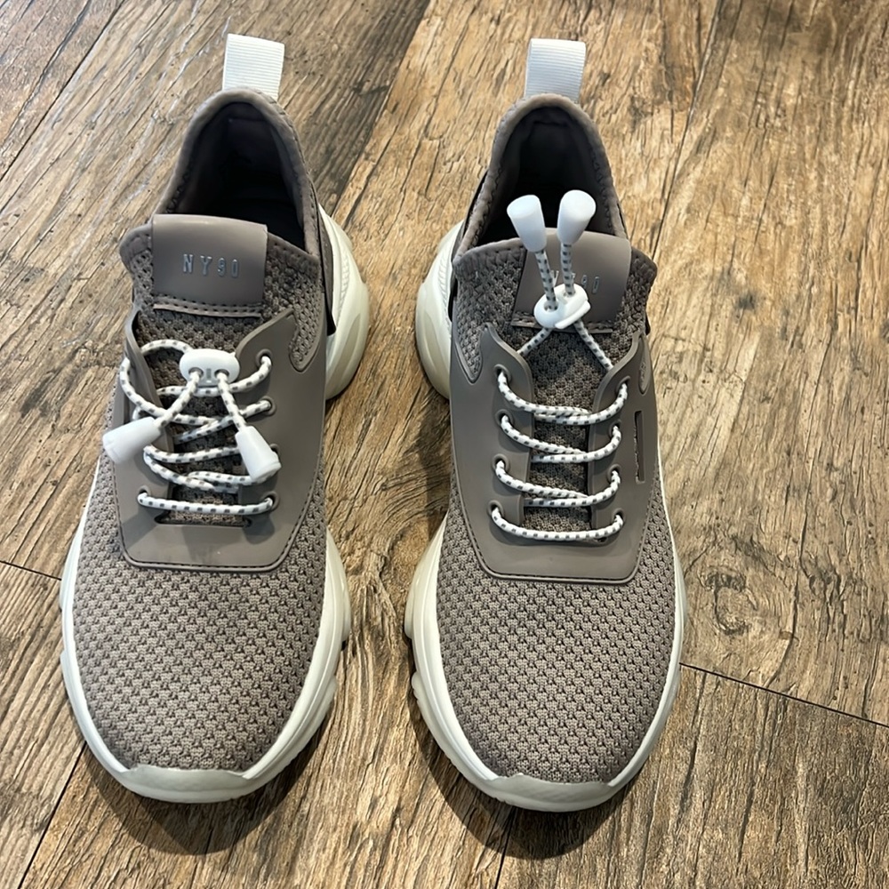 Steve Madden Myles taupe sneakers size 6.5. Worn maybe twice.
